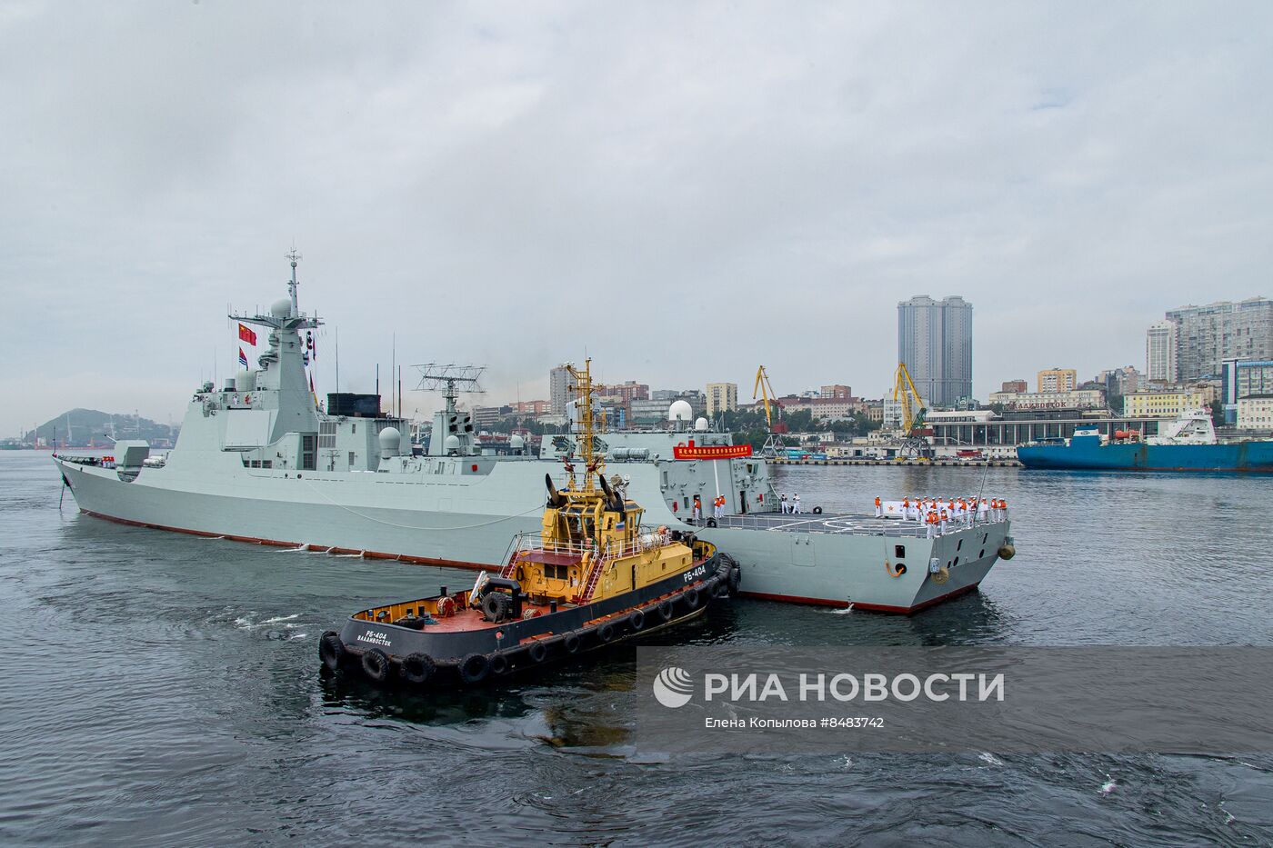 Корабли ВМС Китая прибыли во Владивосток после совместных российско-китайских учений