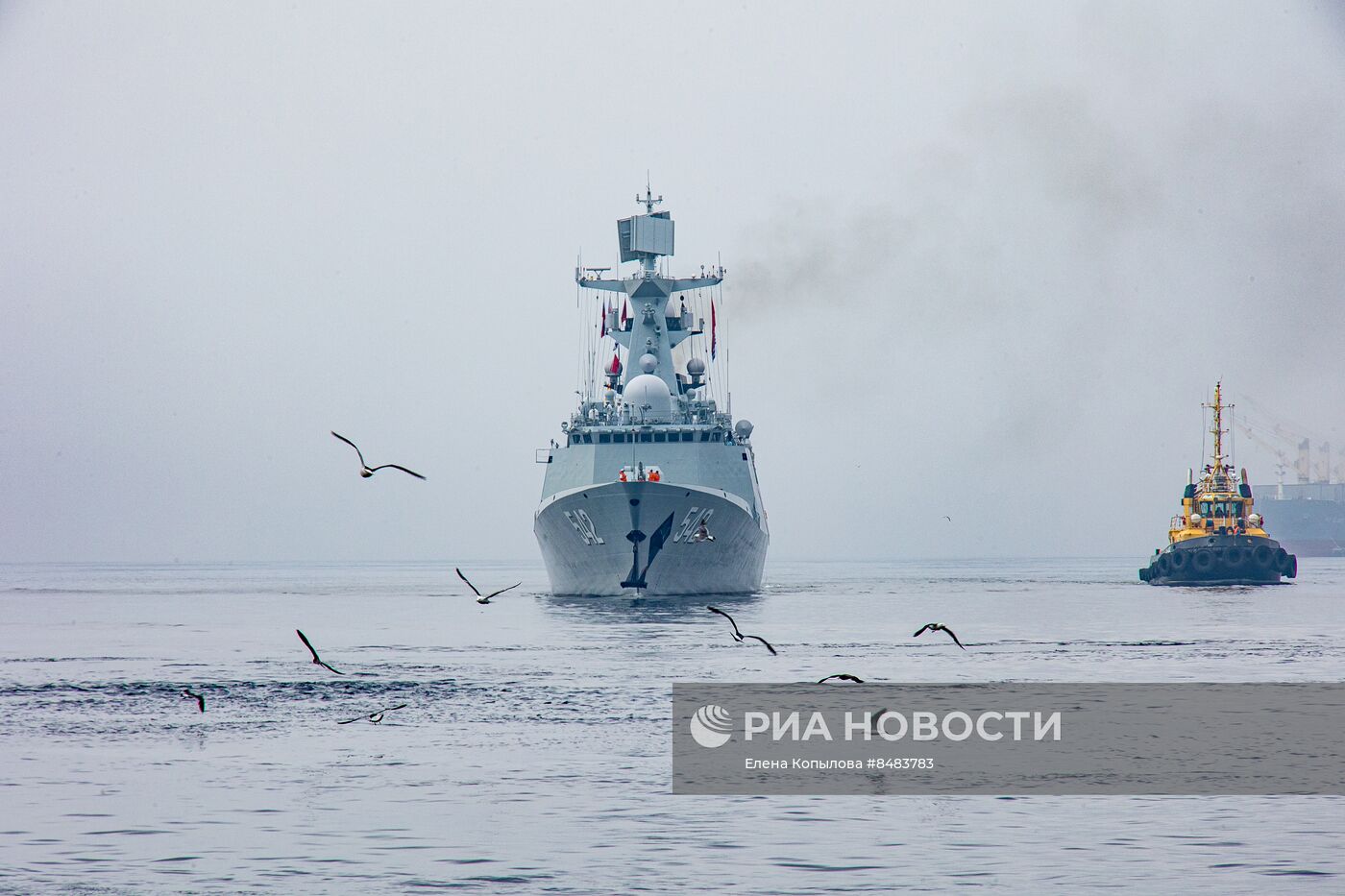 Корабли ВМС Китая прибыли во Владивосток после совместных российско-китайских учений