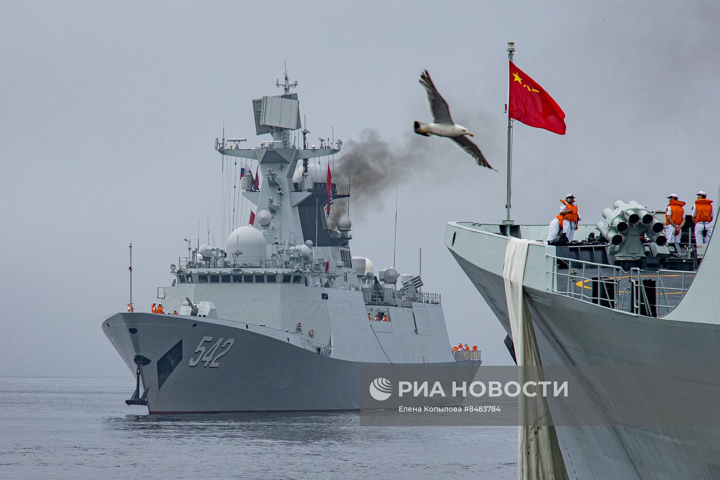 Корабли ВМС Китая прибыли во Владивосток после совместных российско-китайских учений