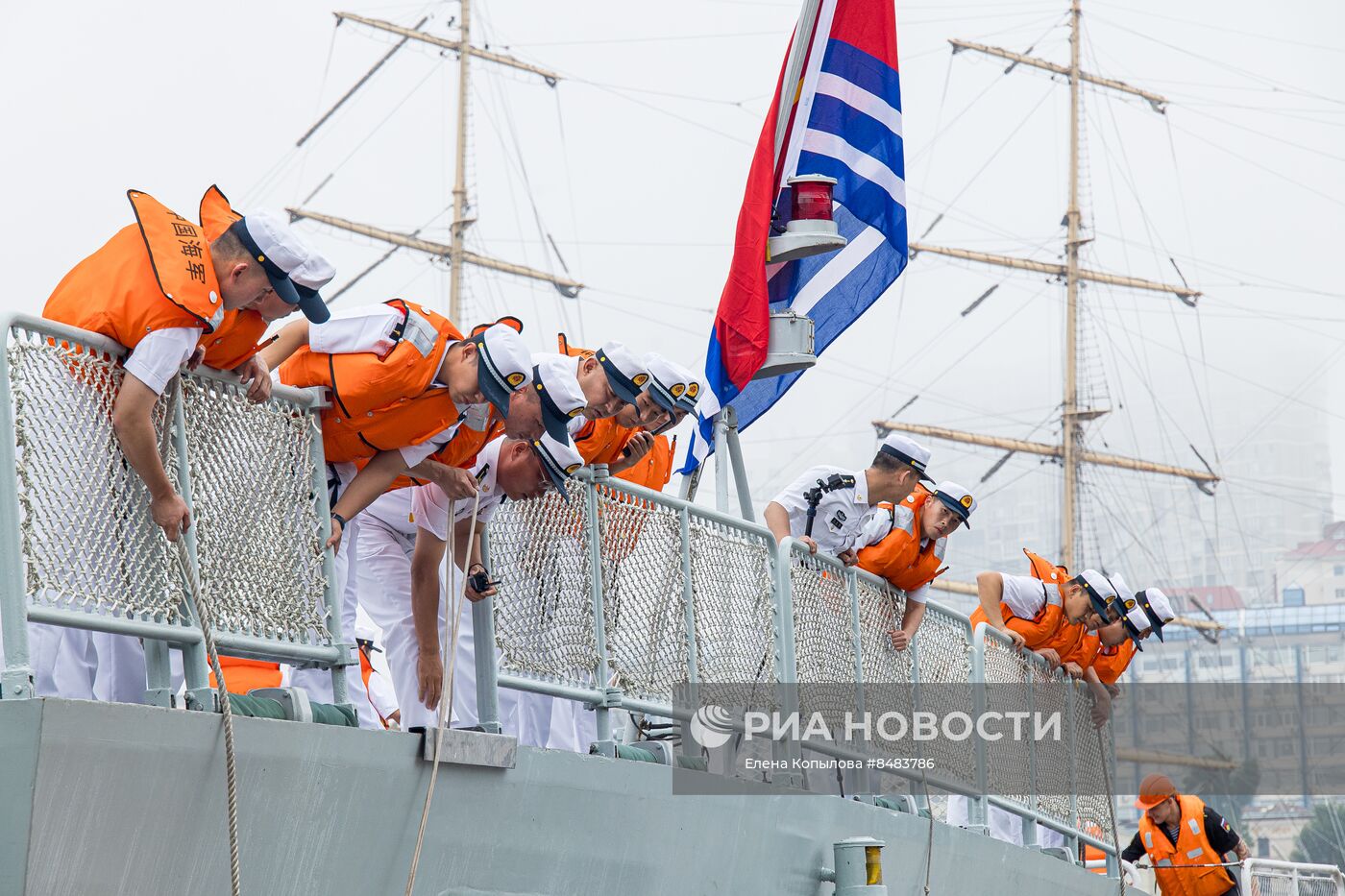 Корабли ВМС Китая прибыли во Владивосток после совместных российско-китайских учений