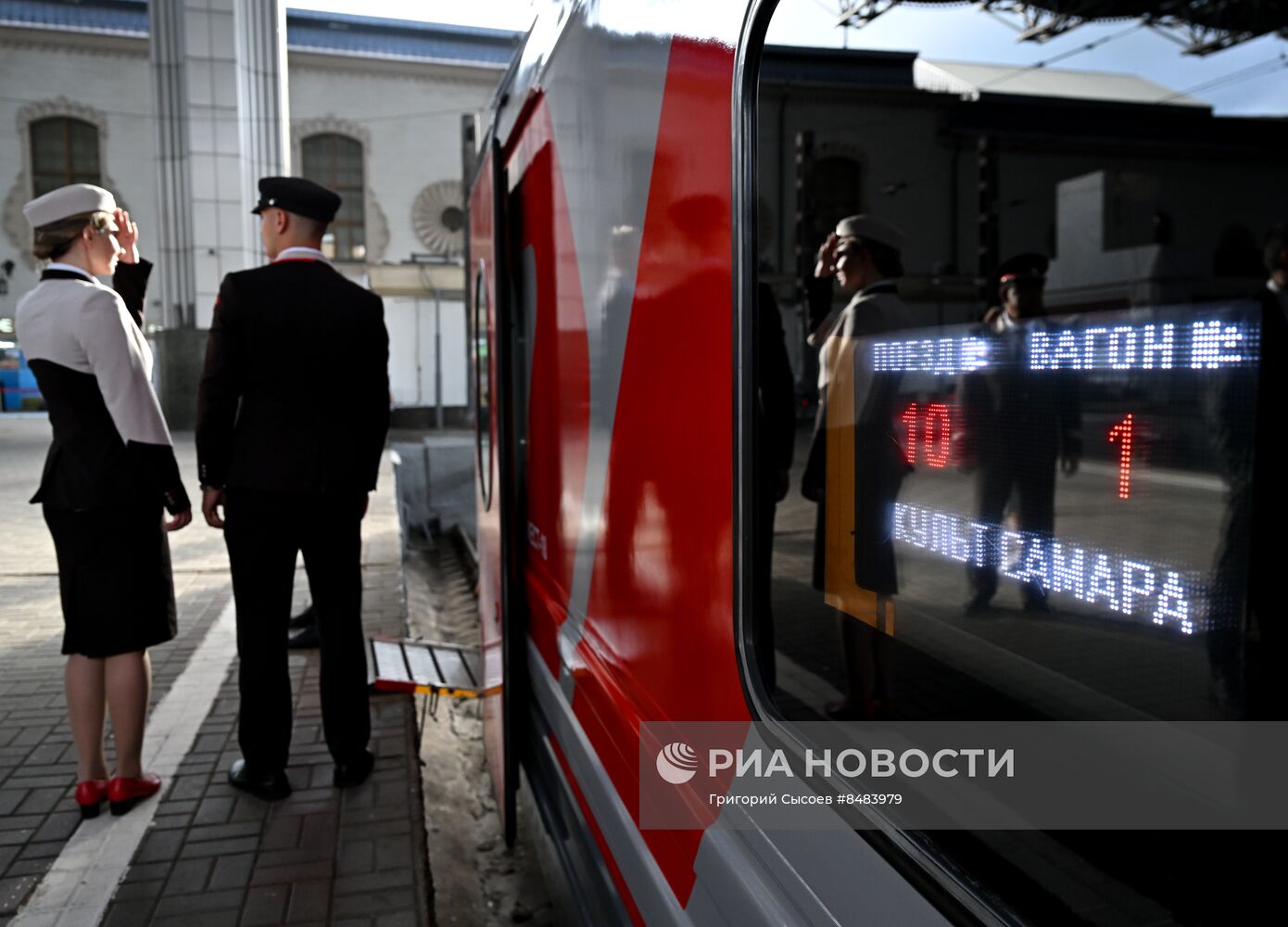 Отправление туристического вагона "КультСамара" в составе фирменного поезда