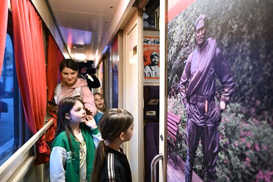 Отправление туристического вагона "КультСамара" в составе фирменного поезда