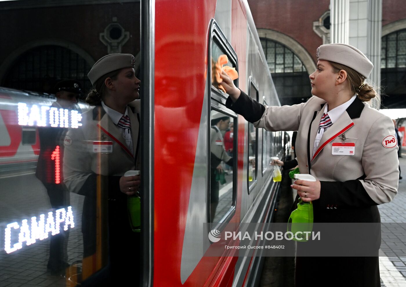 Отправление туристического вагона "КультСамара" в составе фирменного поезда