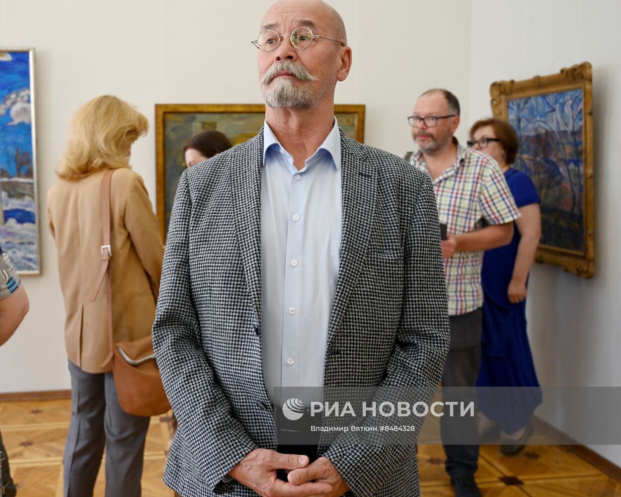 Выставка к 100-летию со дня рождения художника Э. Браговского
