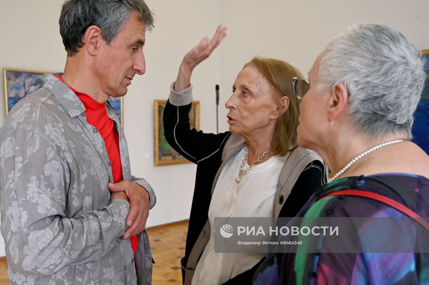 Выставка к 100-летию со дня рождения художника Э. Браговского
