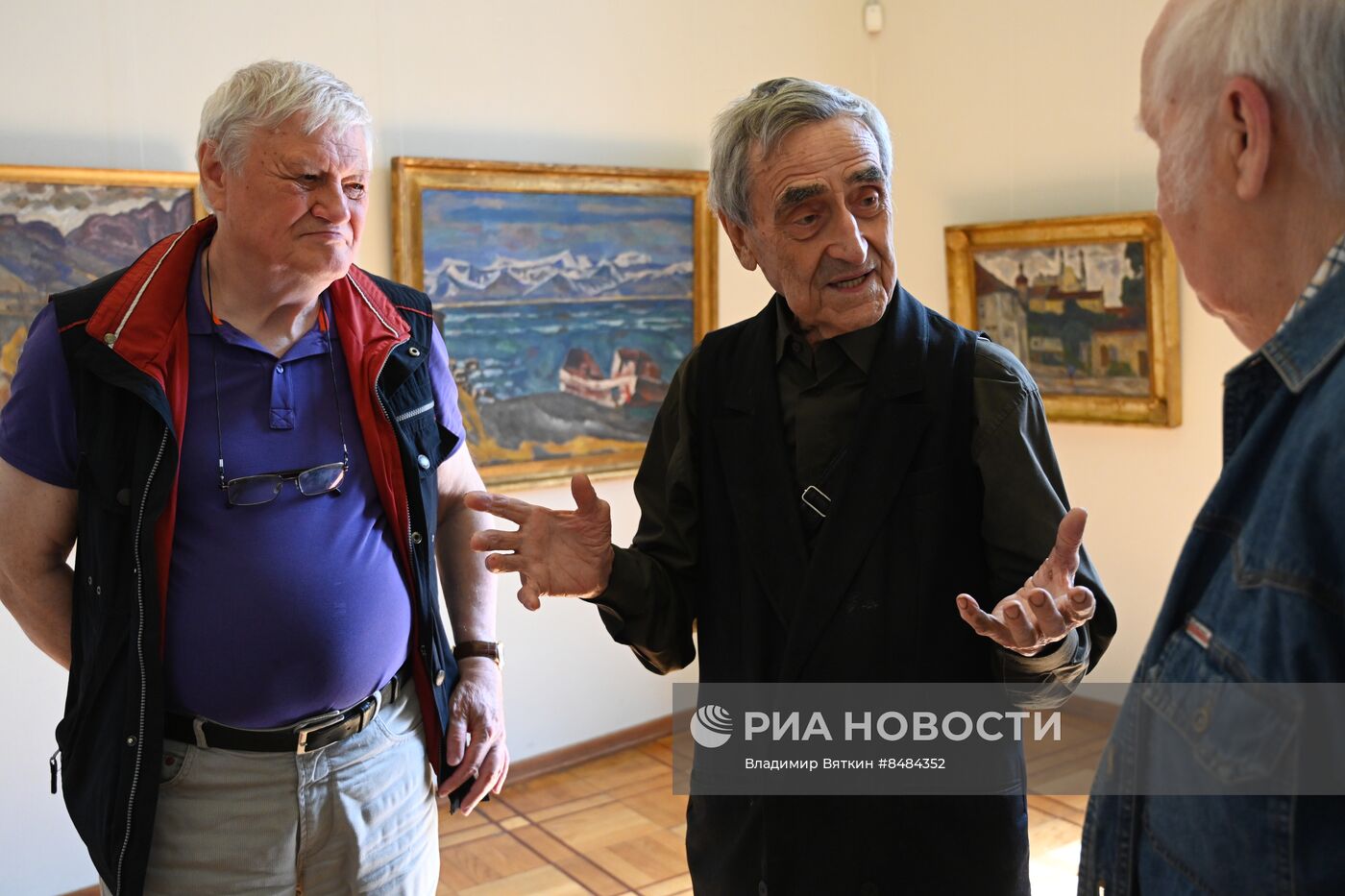 Выставка к 100-летию со дня рождения художника Э. Браговского