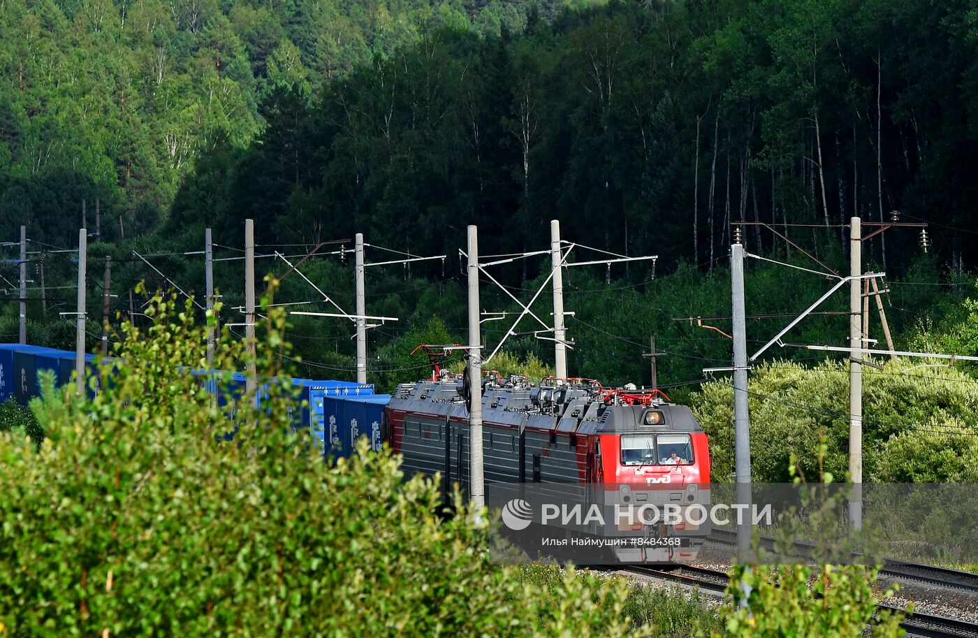 Поезда на Транссибирской железнодорожной магистрали 