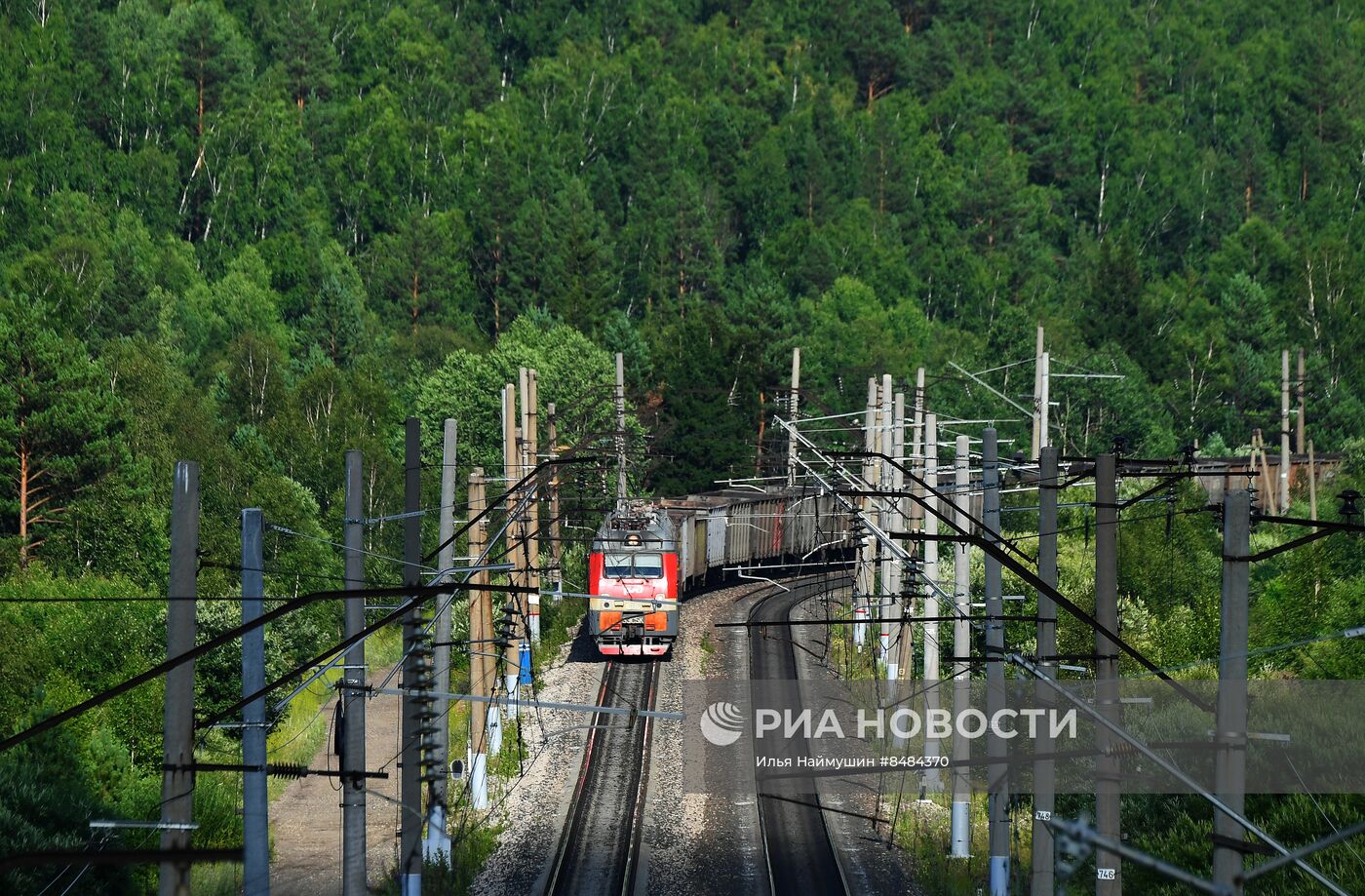 Поезда на Транссибирской железнодорожной магистрали 