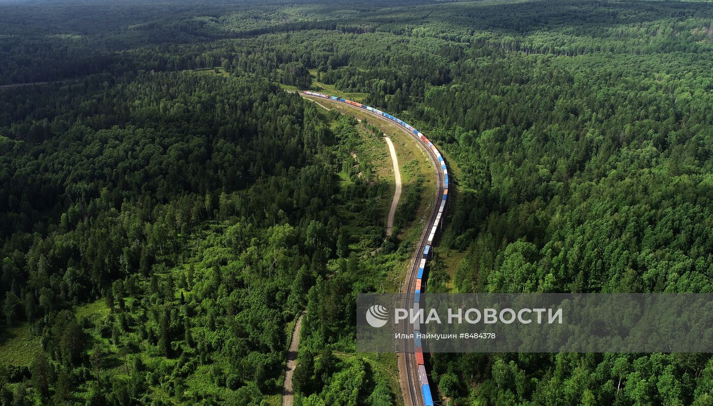 Поезда на Транссибирской железнодорожной магистрали 