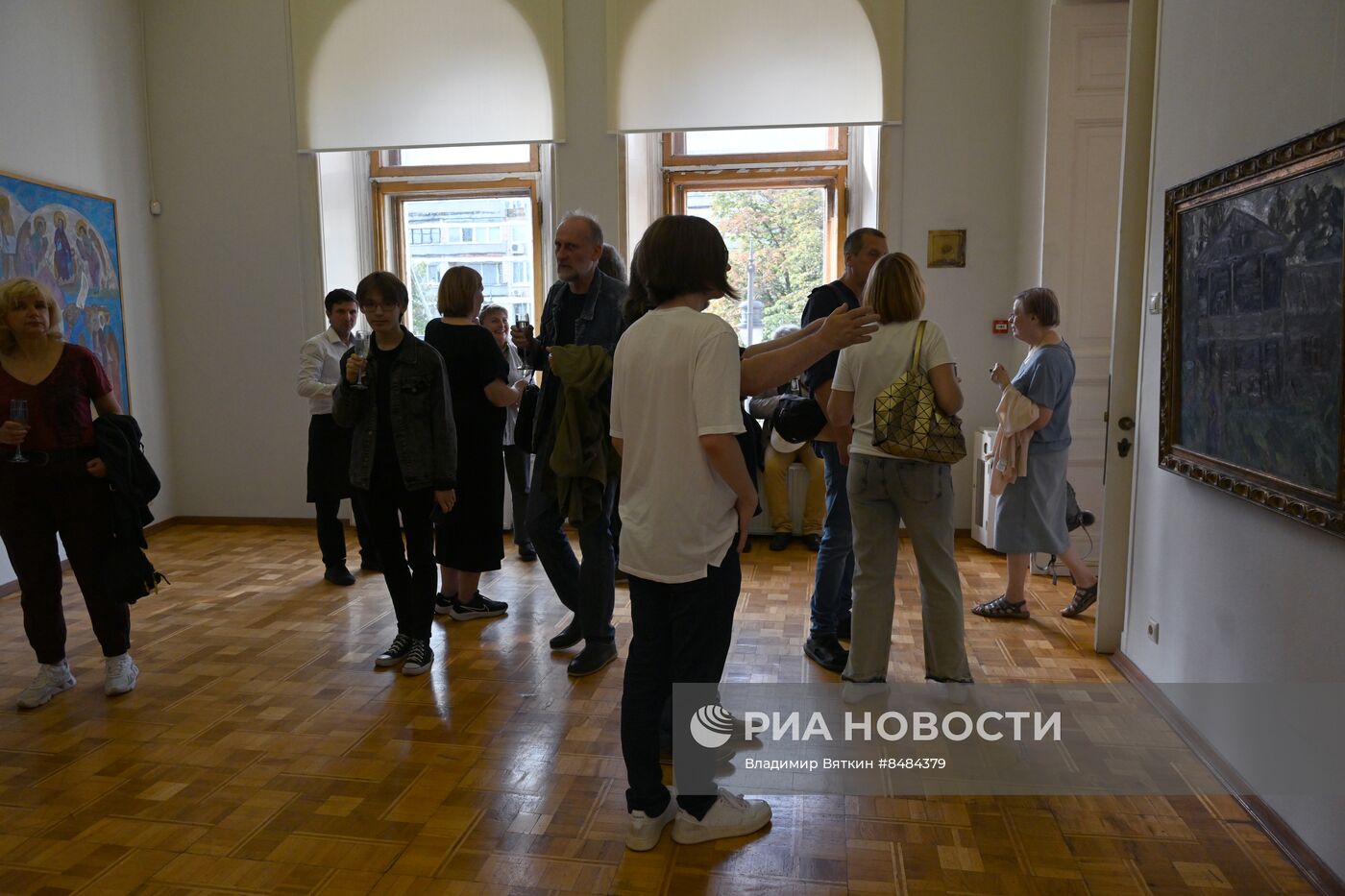 Выставка к 100-летию со дня рождения художника Э. Браговского