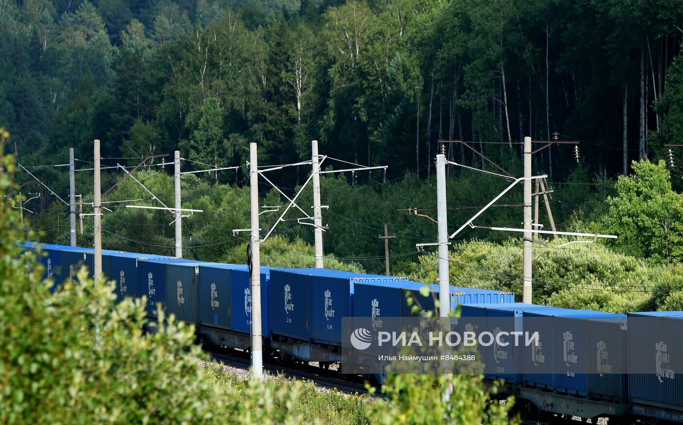 Поезда на Транссибирской железнодорожной магистрали 