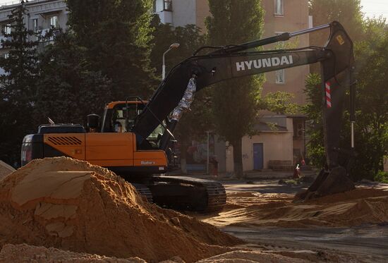 Ремонт центральной улицы Советской в Луганске