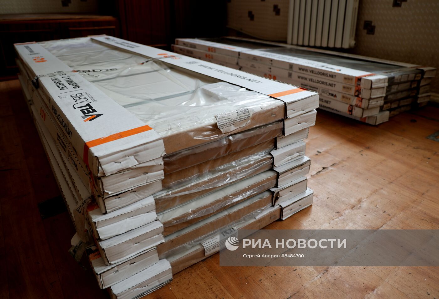 Раздача гуманитарной помощи из РФ жителям Макеевки