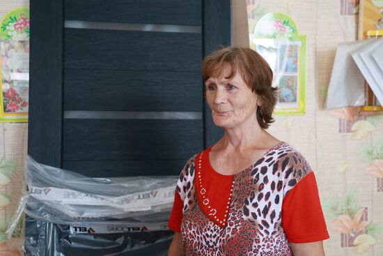 Раздача гуманитарной помощи из РФ жителям Макеевки