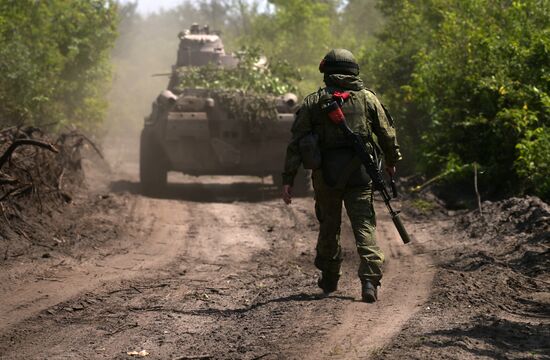 Работа расчета самоходного миномета "Нона-СВК" ЦВО на Краснолиманском направлении