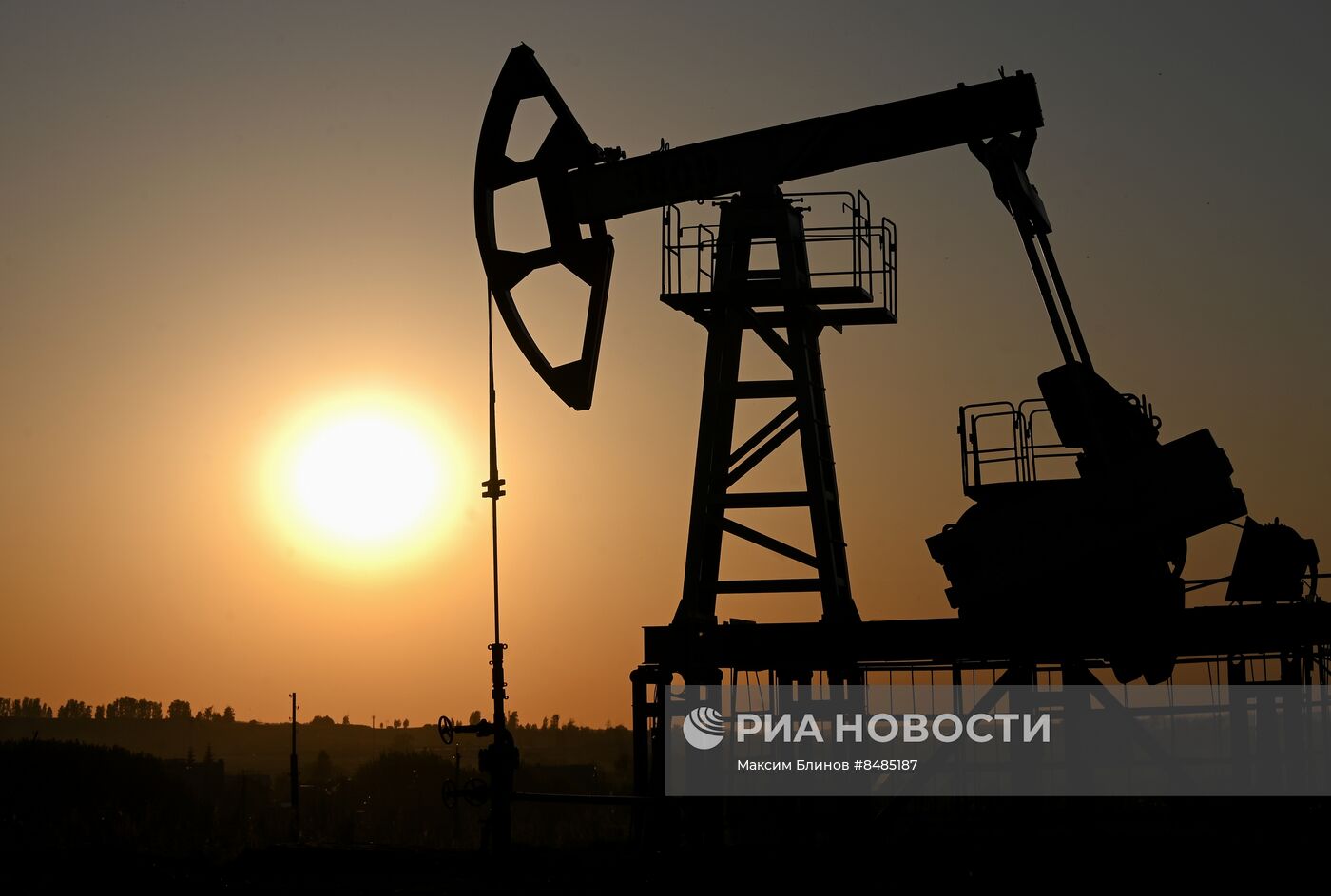 Нефтяные вышки | РИА Новости Медиабанк