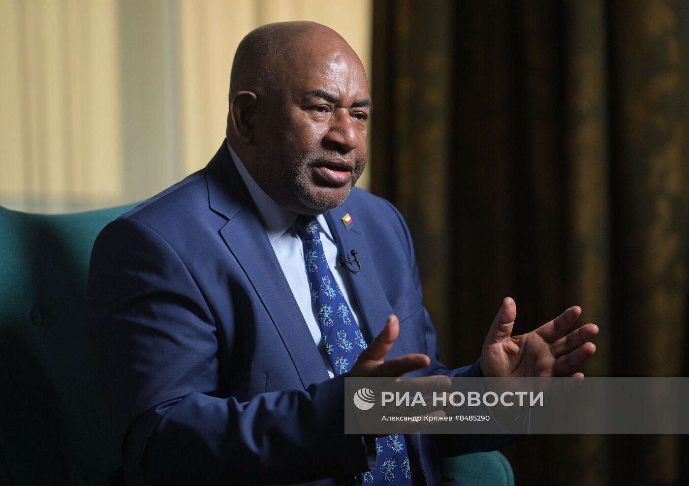 Интервью с президентом Коморских островов Азали Ассумани