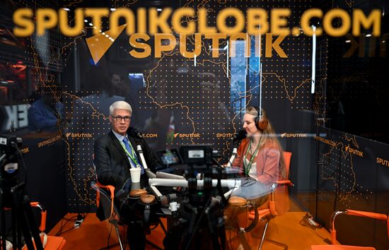 II Cаммит и форум "Россия - Африка". Стенд радио Sputnik