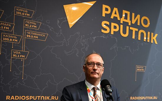 II Cаммит и форум "Россия - Африка". Стенд радио Sputnik