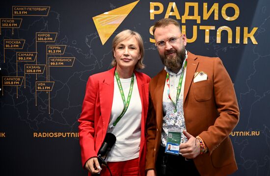 II Cаммит и форум "Россия - Африка". Стенд радио Sputnik