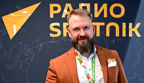 II Cаммит и форум "Россия - Африка". Стенд радио Sputnik