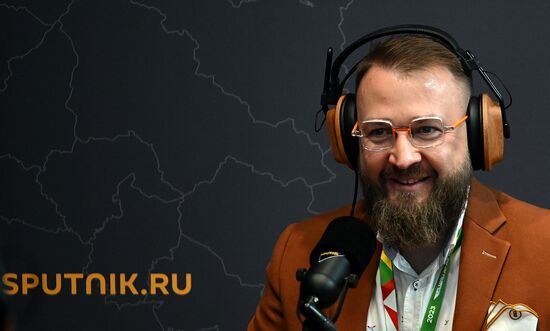 II Cаммит и форум "Россия - Африка". Стенд радио Sputnik