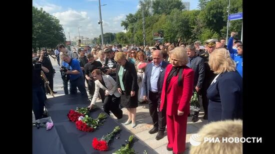 У посольства США в Москве прошла траурная акция