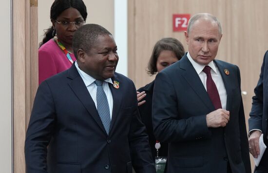 Президент РФ В. Путин встретился с президентом Мозамбика Ф. Ж. Ньюси