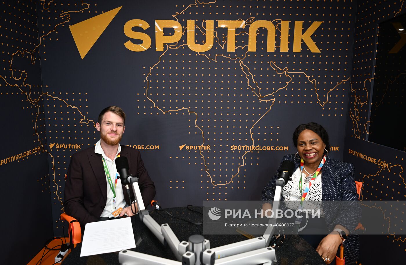 II Cаммит и форум "Россия - Африка". Стенд радио Sputnik