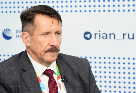 II Cаммит и форум "Россия - Африка". Стенд РИА Новости