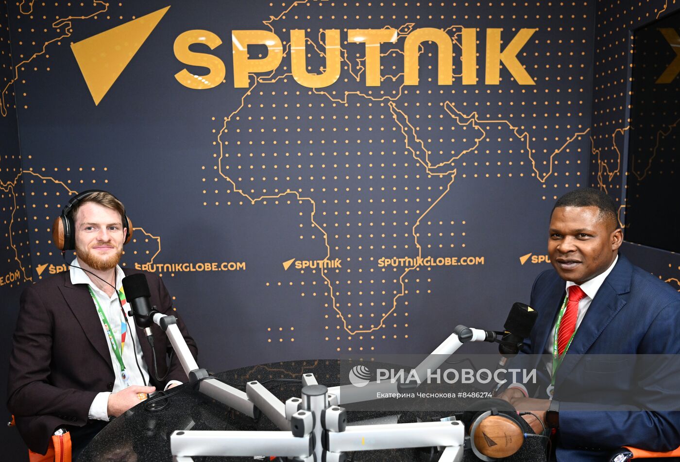 II Cаммит и форум "Россия - Африка". Стенд радио Sputnik