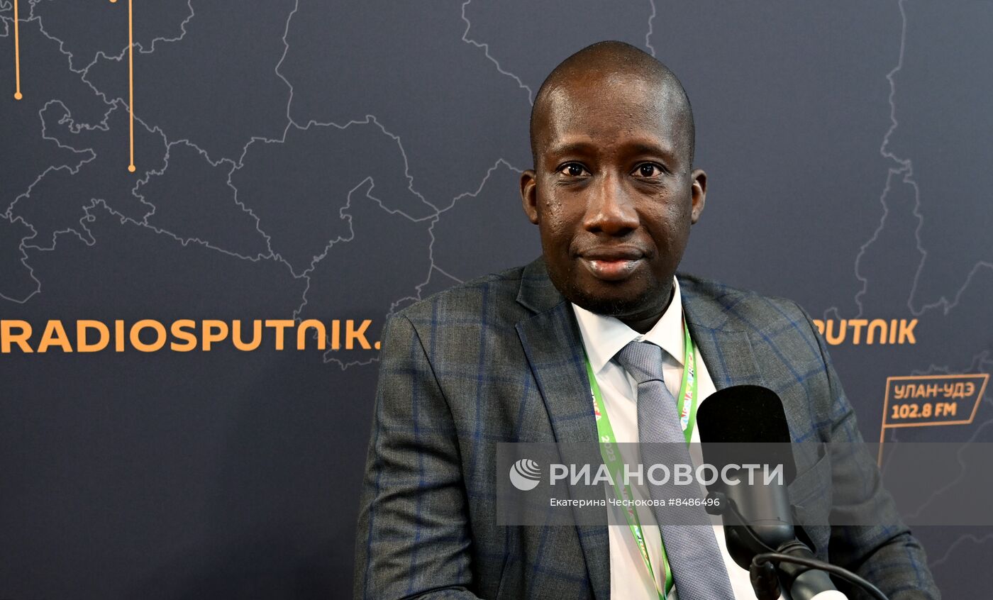 II Cаммит и форум "Россия - Африка". Стенд радио Sputnik