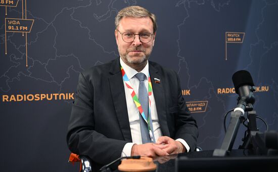 II Cаммит и форум "Россия - Африка". Стенд радио Sputnik