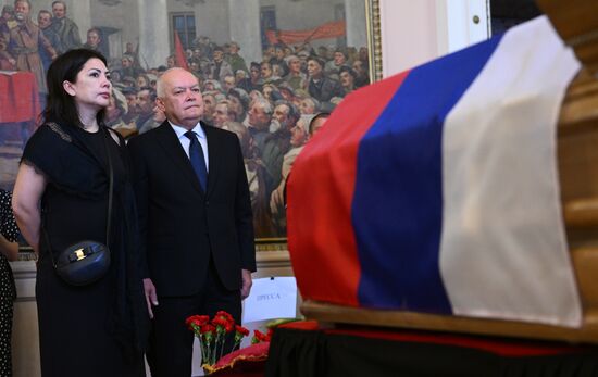 Прощание с погибшим в зоне СВО военкором РИА Новости Ростиславом Журавлевым