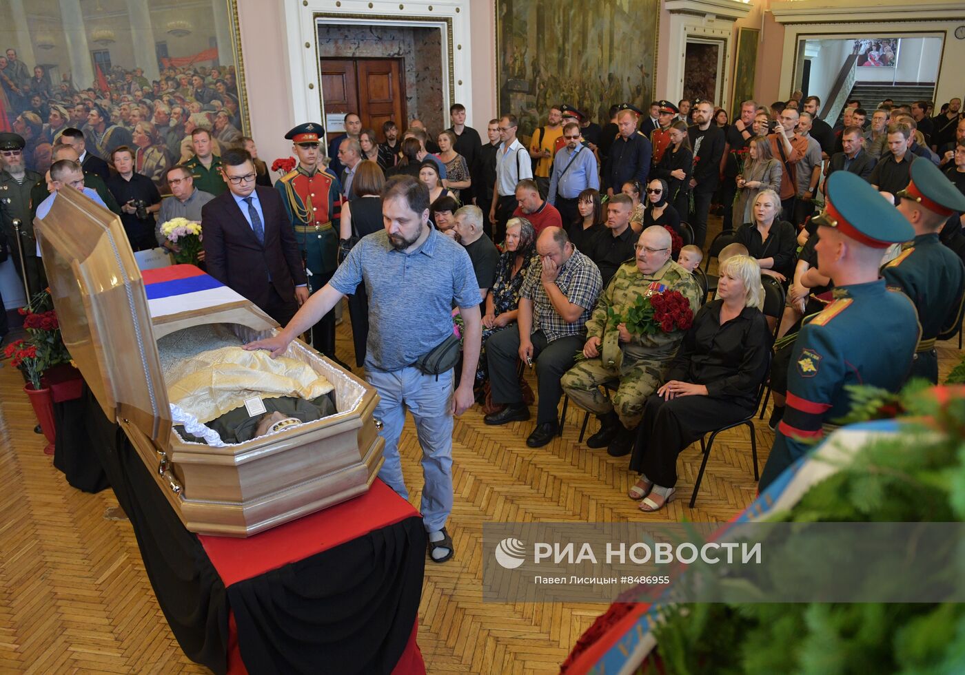 Прощание с погибшим в зоне СВО военкором РИА Новости Ростиславом Журавлевым