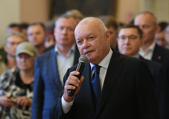 Прощание с погибшим в зоне СВО военкором РИА Новости Ростиславом Журавлевым