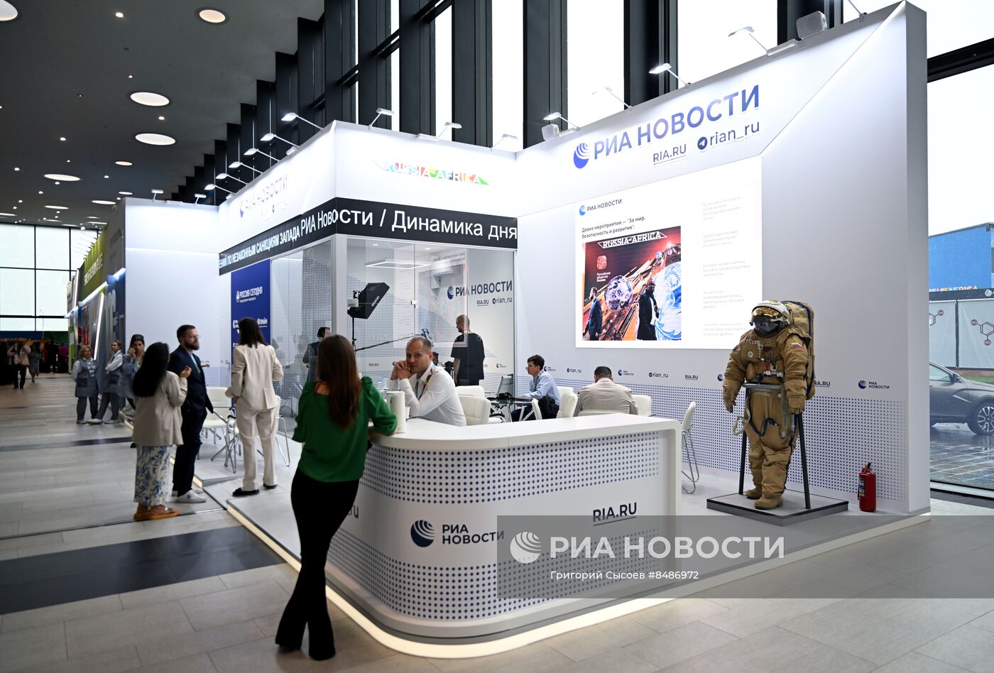 II Cаммит и форум "Россия - Африка". Стенд РИА Новости