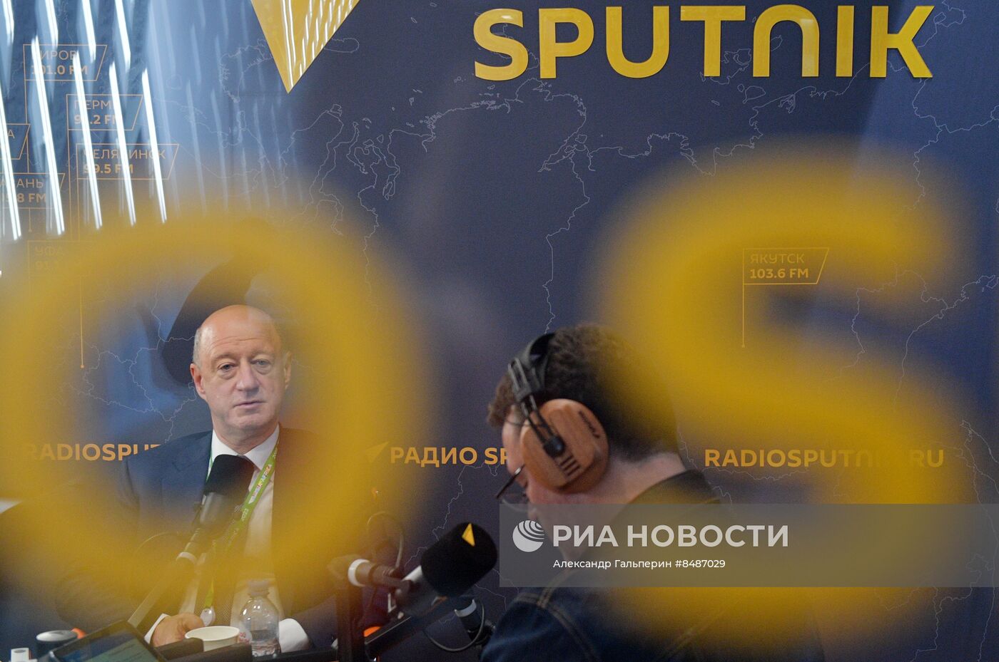 II Cаммит и форум "Россия - Африка". Стенд радио Sputnik