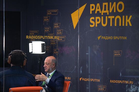 II Cаммит и форум "Россия - Африка". Стенд радио Sputnik