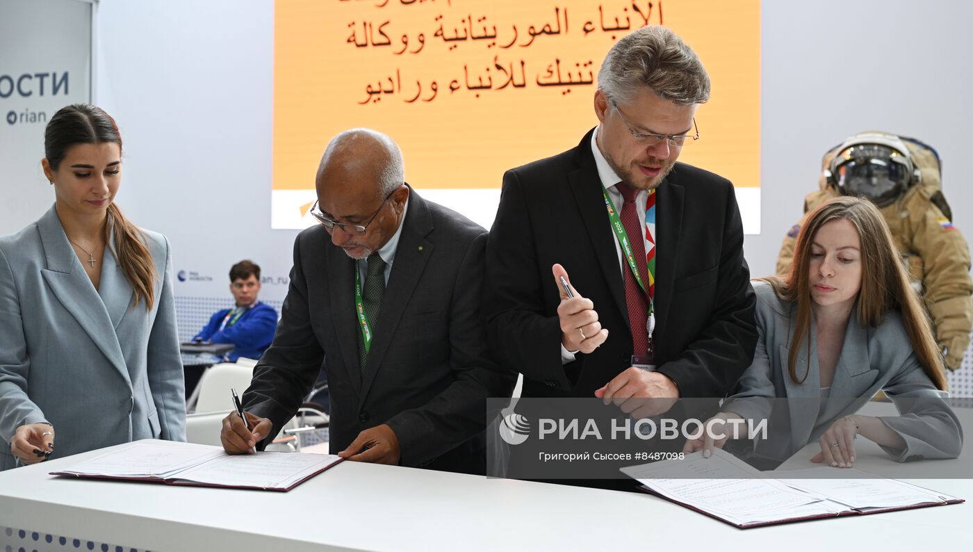 II Cаммит и форум "Россия - Африка". Стенд РИА Новости