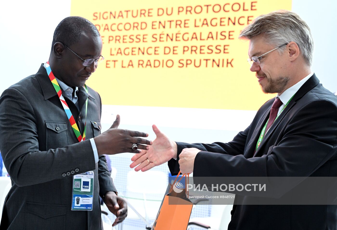 II Cаммит и форум "Россия - Африка". Стенд РИА Новости