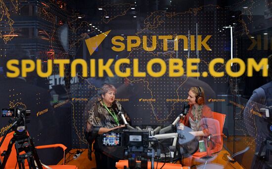 II Cаммит и форум "Россия - Африка". Стенд радио Sputnik