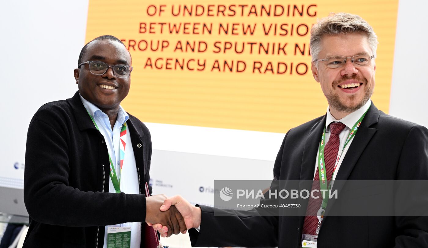 II Cаммит и форум "Россия - Африка". Стенд РИА Новости