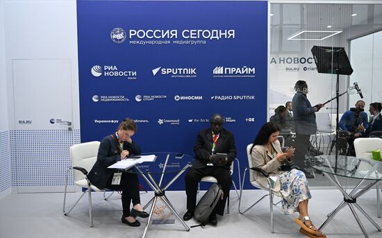 II Cаммит и форум "Россия - Африка". Стенд РИА Новости