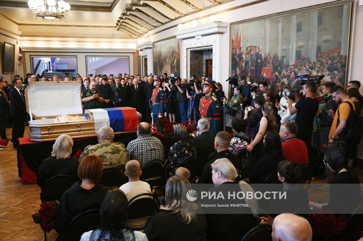 Прощание с погибшим в зоне СВО военкором РИА Новости Ростиславом Журавлевым