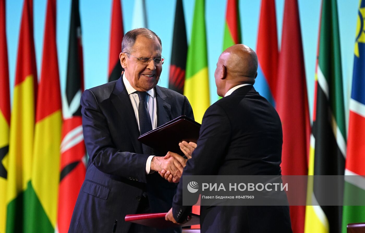 Заявления для СМИ В. Путина и А. Ассумани