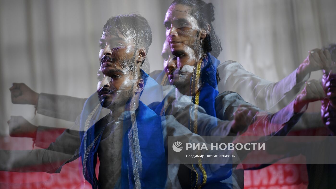 Спектакль "Утсав - Праздник жизни"