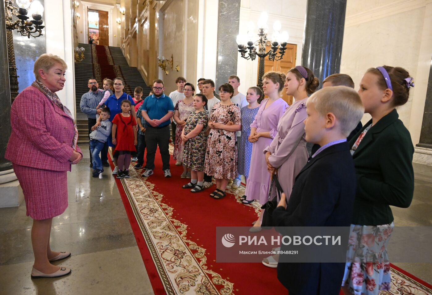 Общение В. Путина  с семьями, награжденными орденом "Родительская слава"