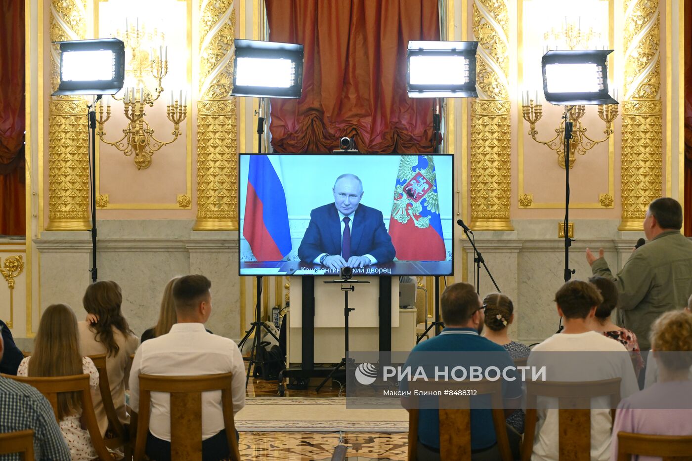 Общение В. Путина  с семьями, награжденными орденом "Родительская слава"