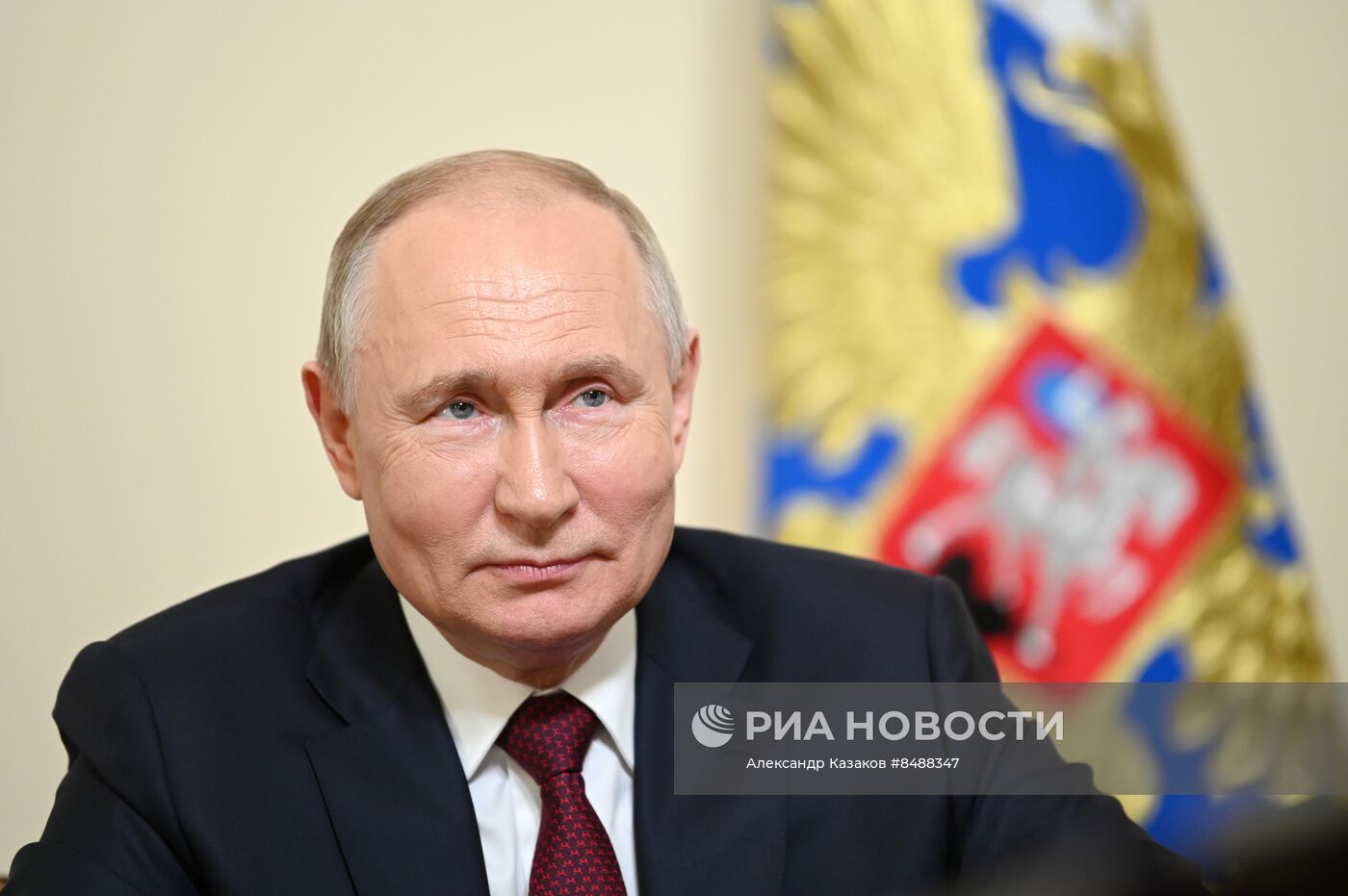Общение В. Путина с семьями, награжденными орденом "Родительская слава"
